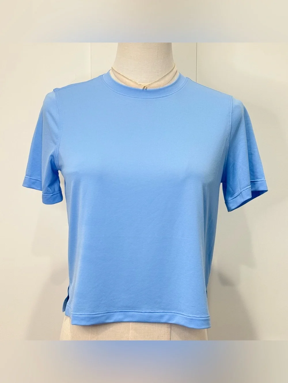 Lululemon Ultralight Waist-Length T-Shirt Size 6 Blue Willow Crop Workout Active